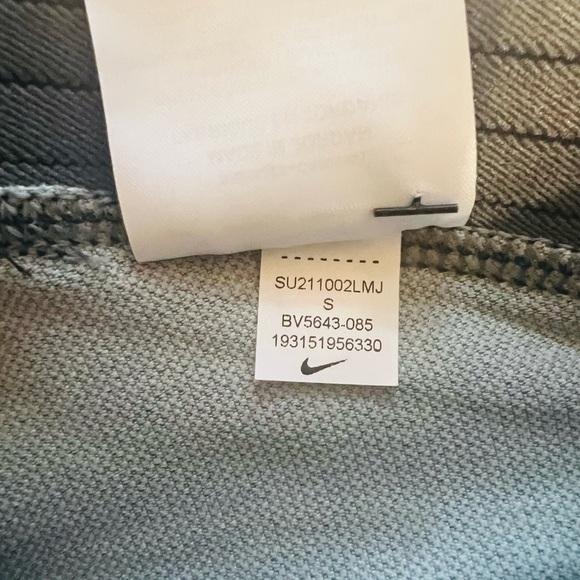 Tight fit for a body-hugging feel - Picture 1 of 3